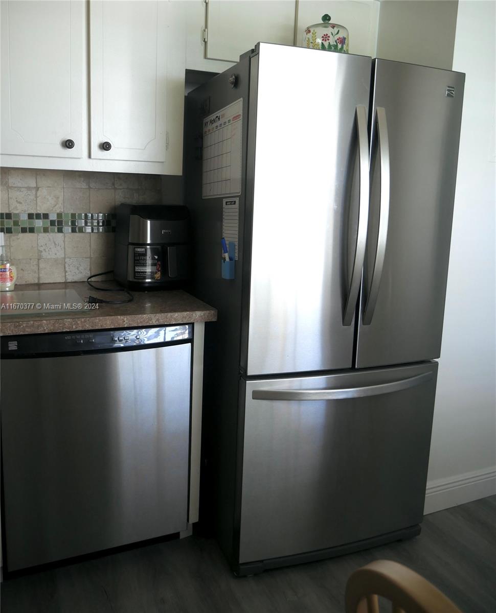 NO 18 PALM-AIRE COUNTRY C - Residential Lease