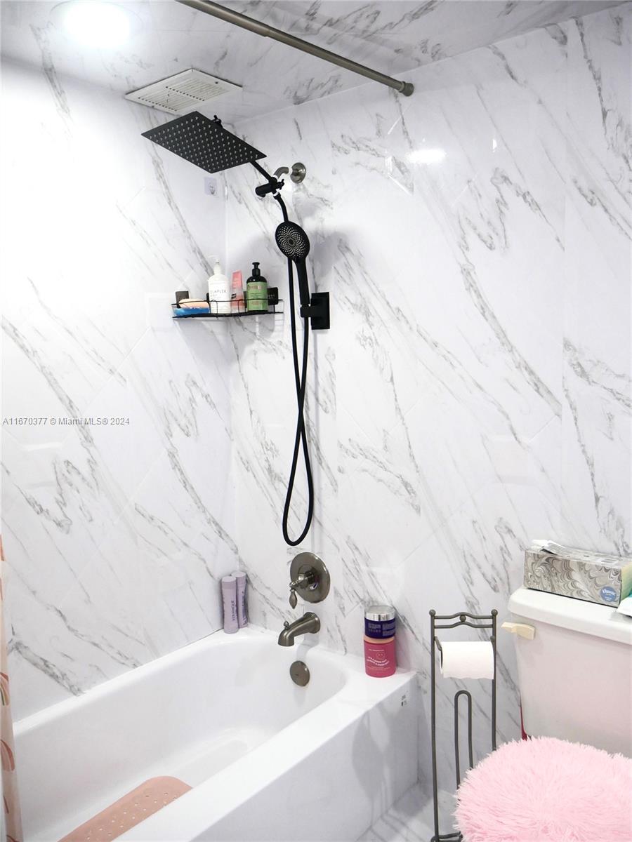 NO 18 PALM-AIRE COUNTRY C - Residential Lease