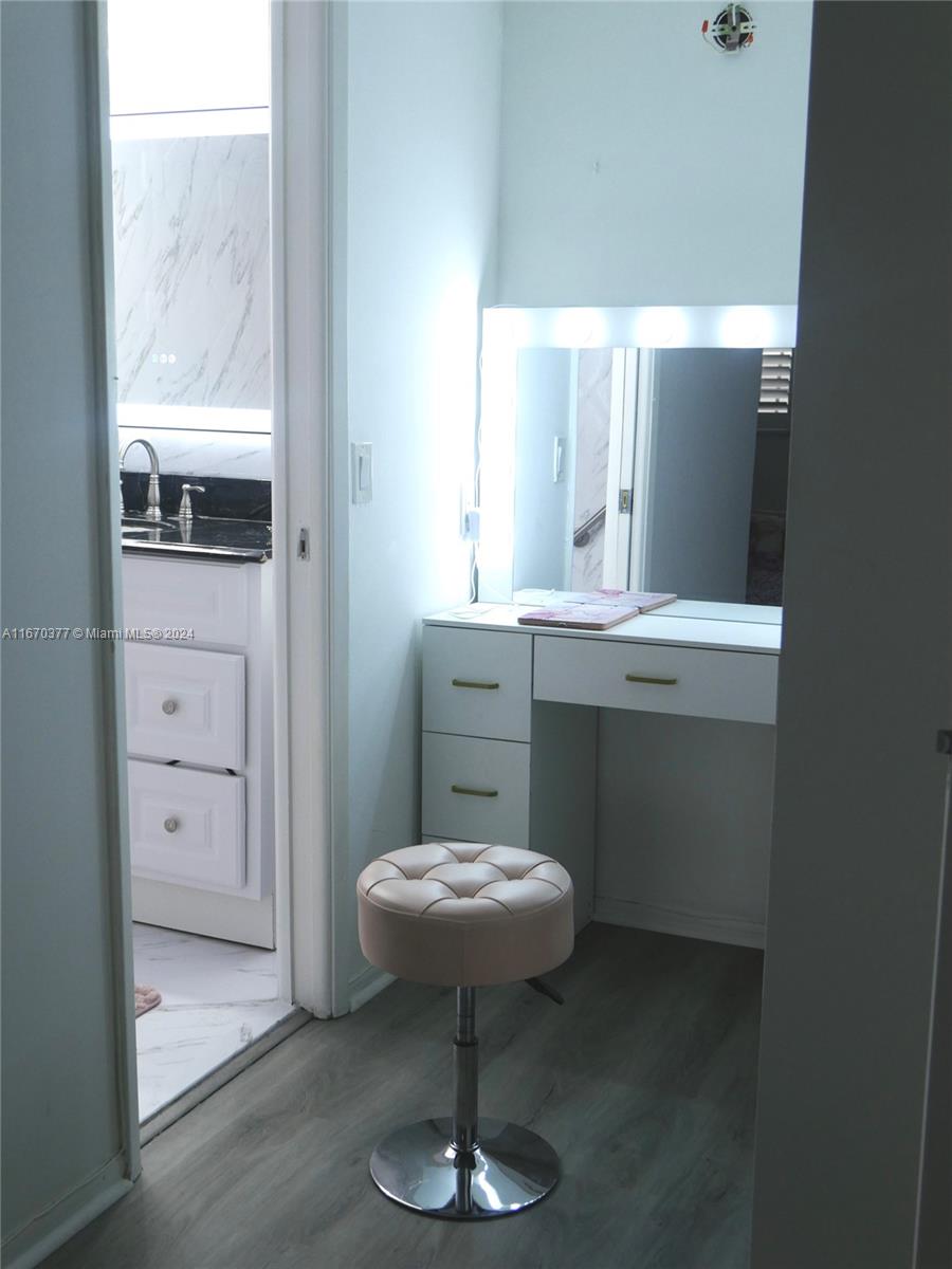 NO 18 PALM-AIRE COUNTRY C - Residential Lease