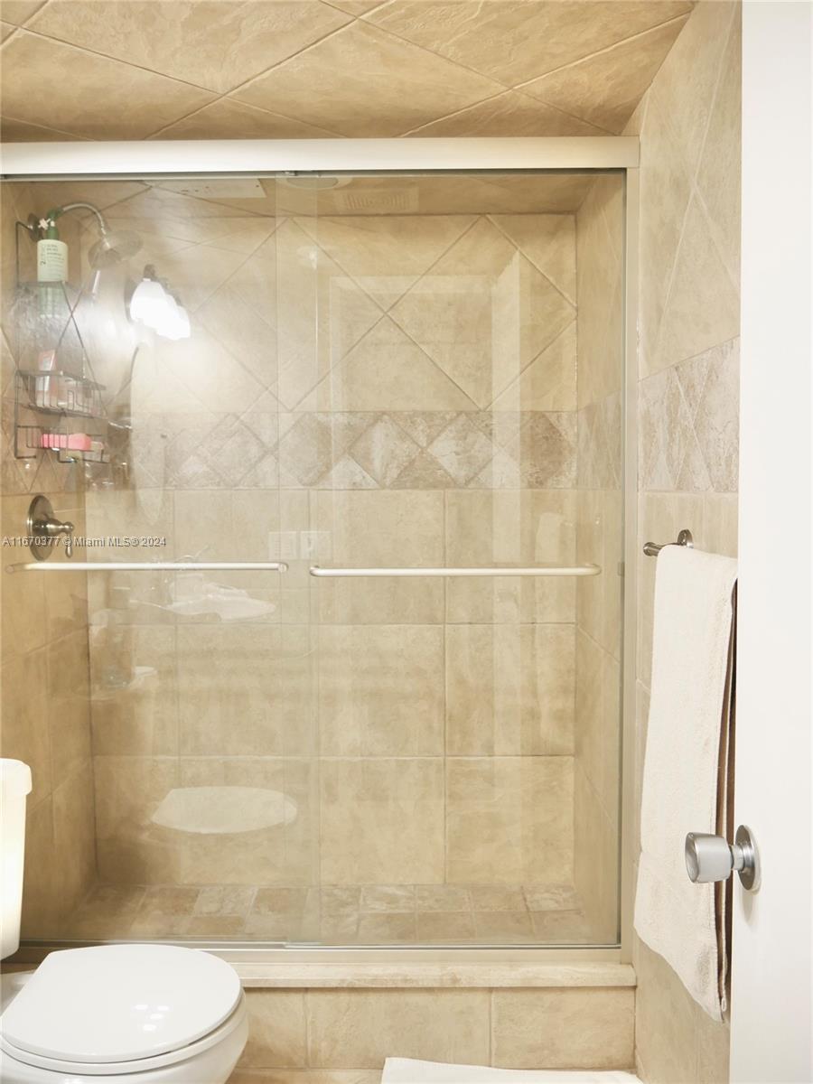 NO 18 PALM-AIRE COUNTRY C - Residential Lease