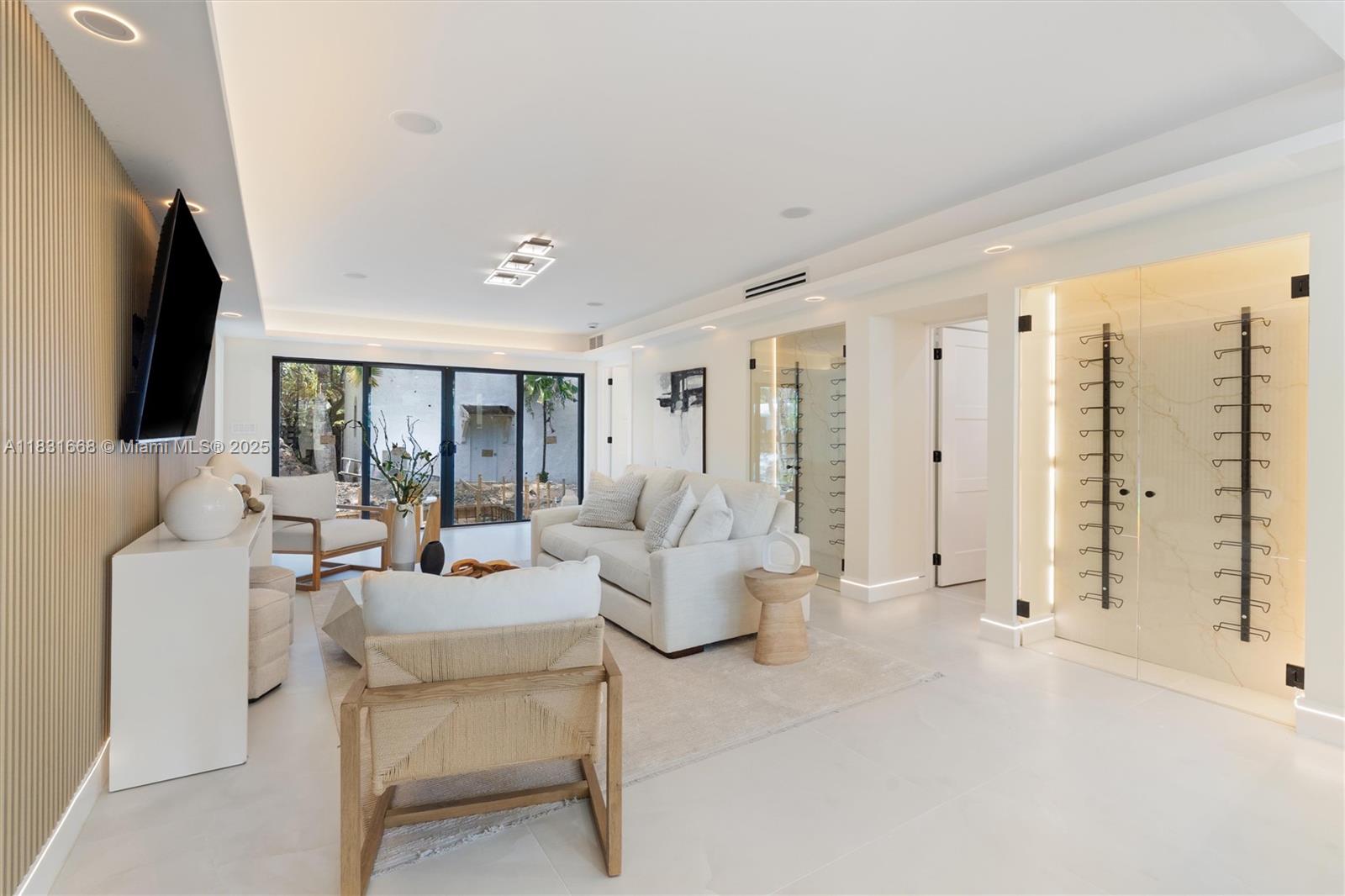 1108 Harrison St, Hollywood, FL, 33019/$1,395,000 2 1108 Harrison St