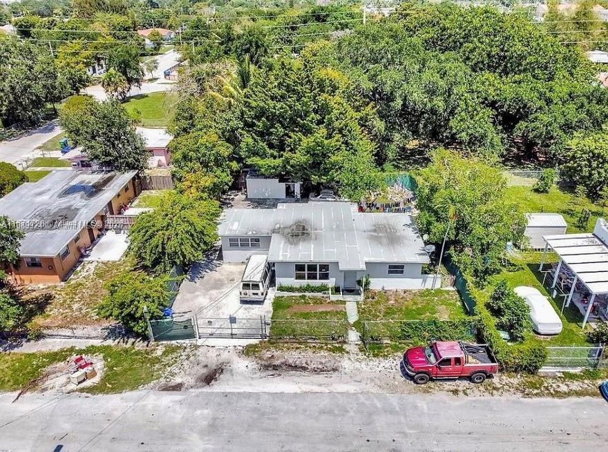 Prime opportunity for redevelopment in Miami's urban core. Situated on a 7.500 SF lot zoned T5-R ,this property allows for future vertical development. An existing 3 bedroom/2bath single family home with a new roof .The site is positioned to benefit from surrounding growth and future Transit-Oriented Development (TSND) initiatives.