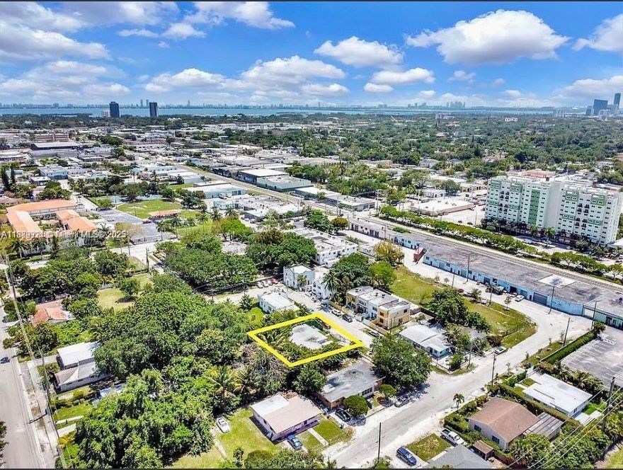 Prime opportunity for redevelopment in Miami's urban core. Situated on a 7.500 SF lot zoned T5-R ,this property allows for future vertical development. An existing 3 bedroom/2bath single family home with a new roof .The site is positioned to benefit from surrounding growth and future Transit-Oriented Development (TSND) initiatives.
