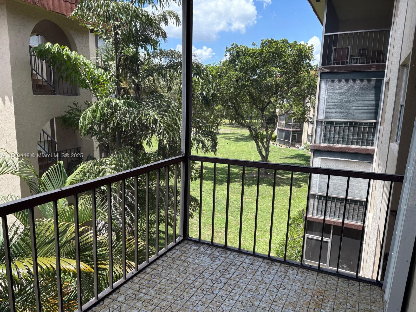 INVERRARY COUNTRY CLUB - Residential