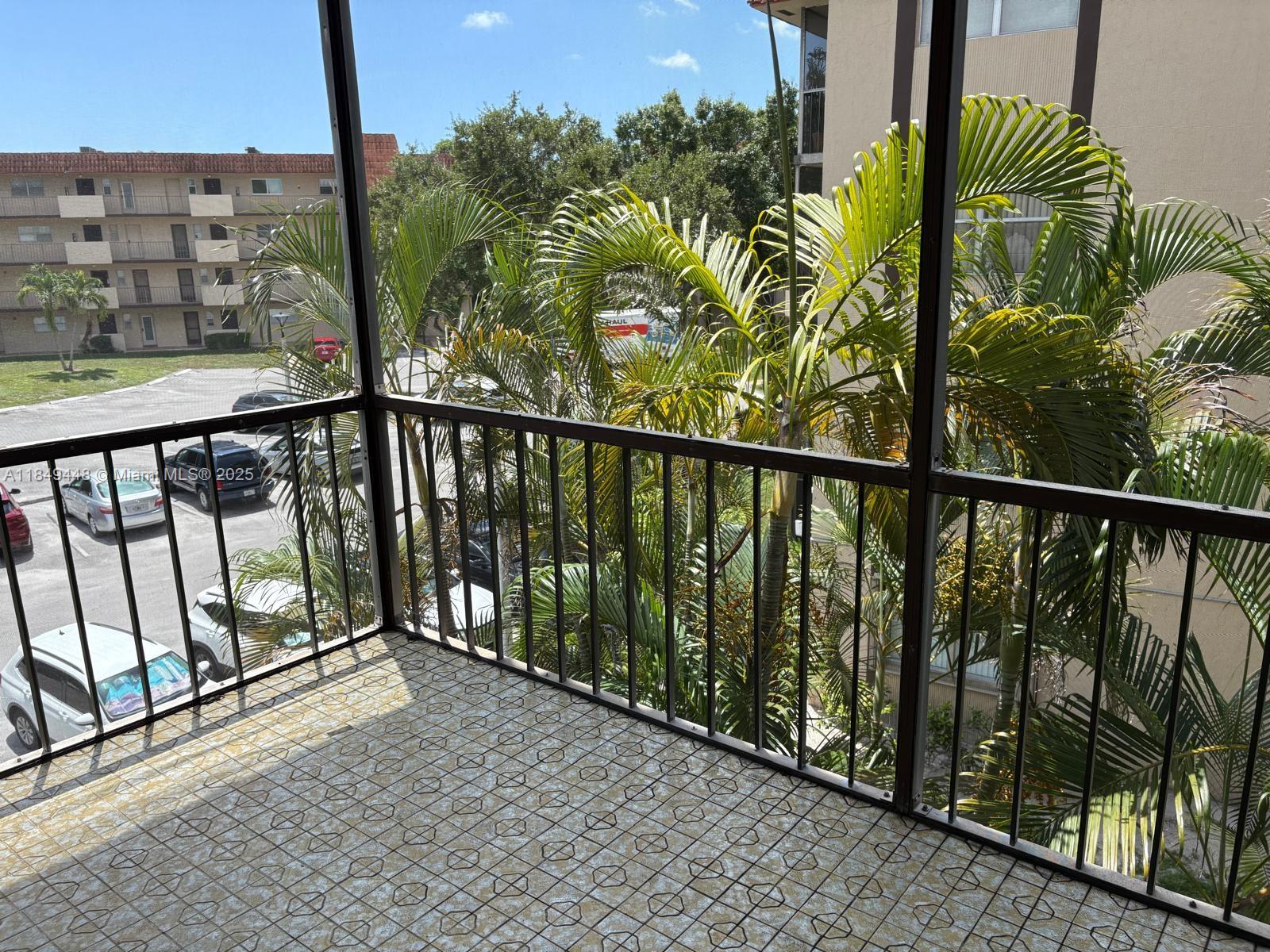 INVERRARY COUNTRY CLUB - Residential