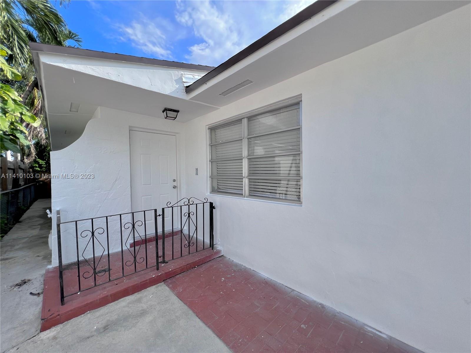 Excellent rental, 2 beds, 1 baths close to Coral Gables.