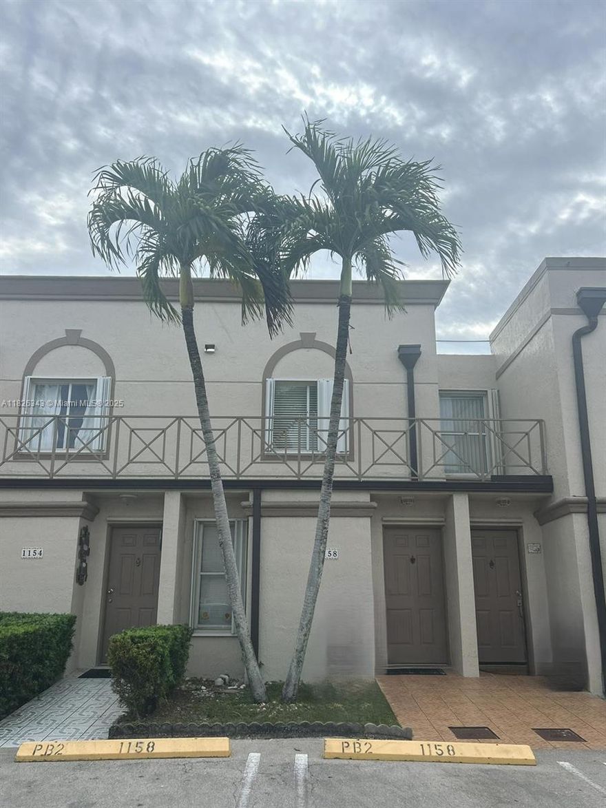 Excellent RENT!! And lovely centrally located townhome. Spacious 2 bedrooms 2 1/2 baths. Close to Dolphin Mall, highways and many new shops. Cozy patio to enjoy. Able to park 2 cars !  with many amenities to enjoy: Tennis, Pool, Clubhouse, Gym.
Available July 20.2025!!!!