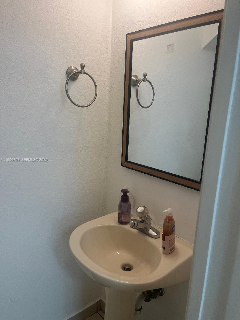 Century Beeze - Residential Lease