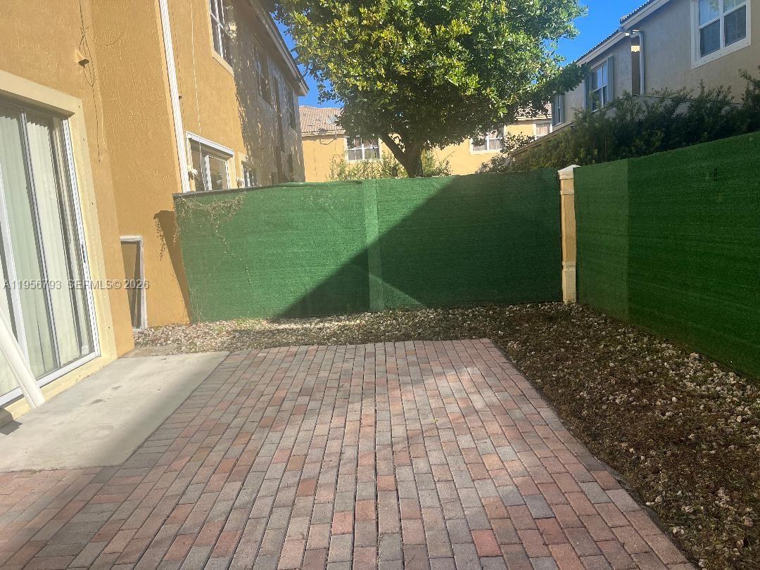 Century Beeze - Residential Lease