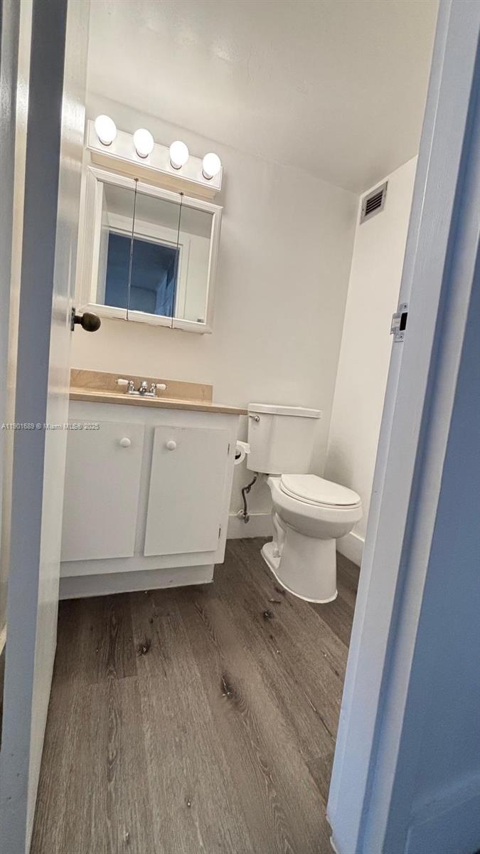 PLAZA OF AMERICAS CONDO P - Residential Lease