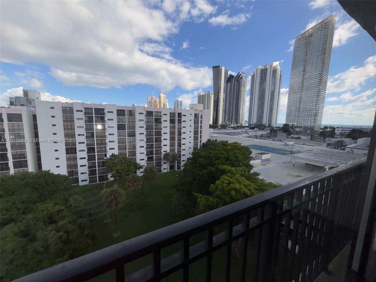 PLAZA OF AMERICAS CONDO P - Residential Lease