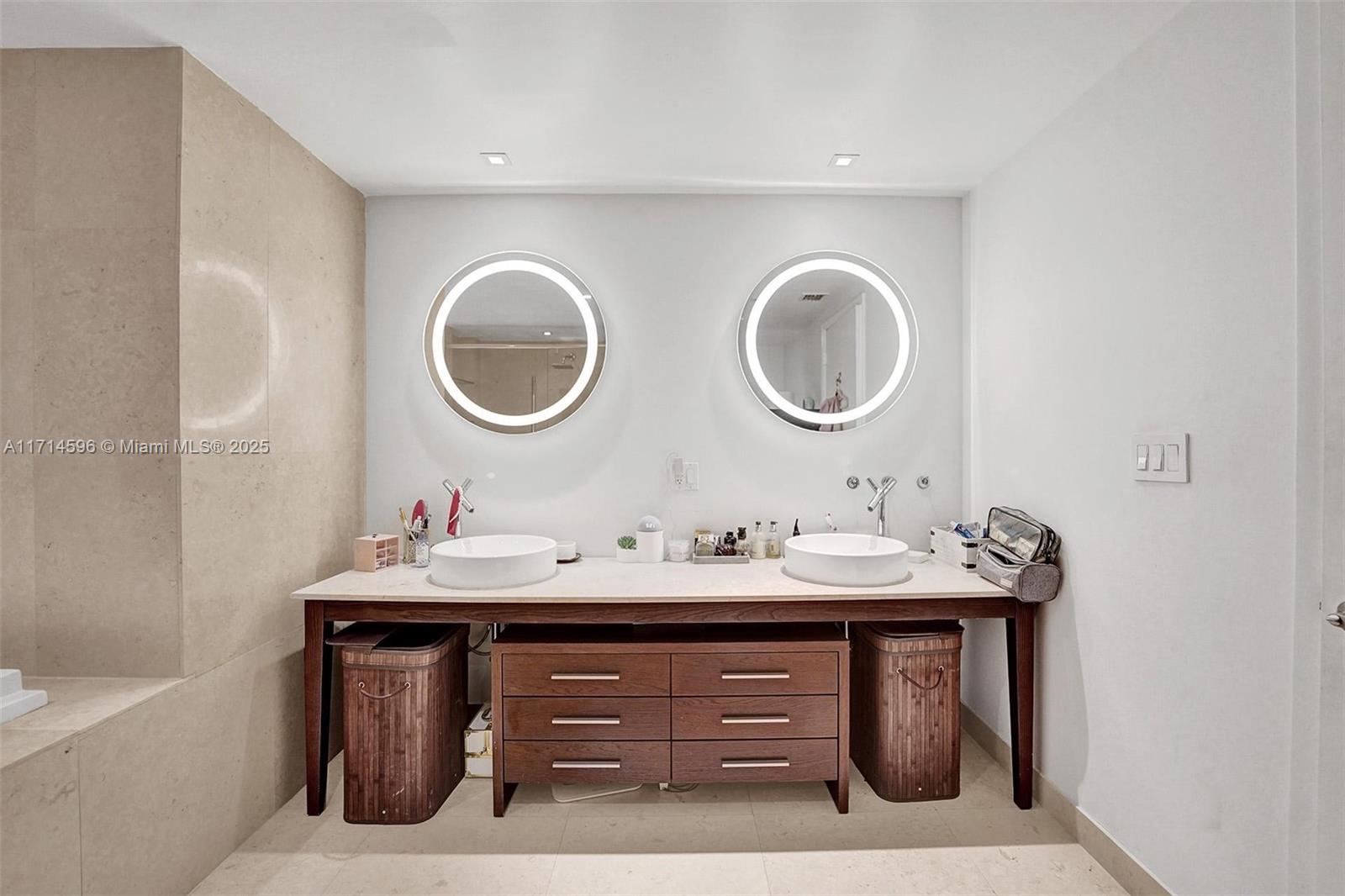 ICON BRICKELL NO TWO - Residential