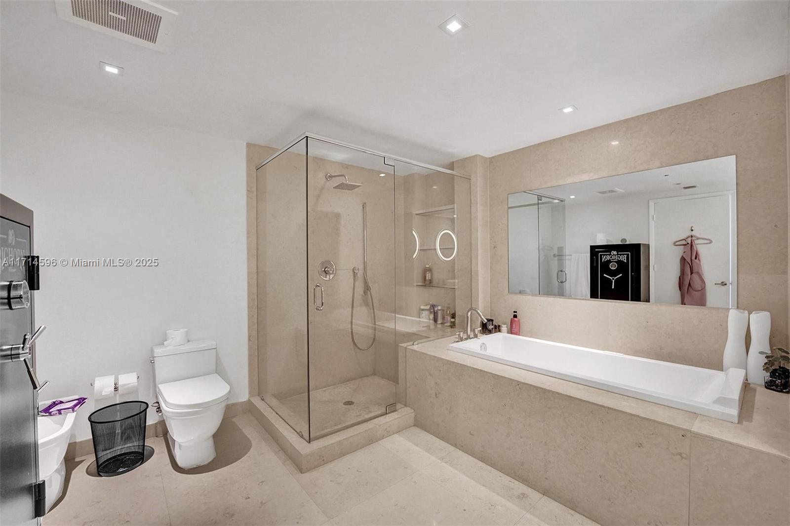 ICON BRICKELL NO TWO - Residential