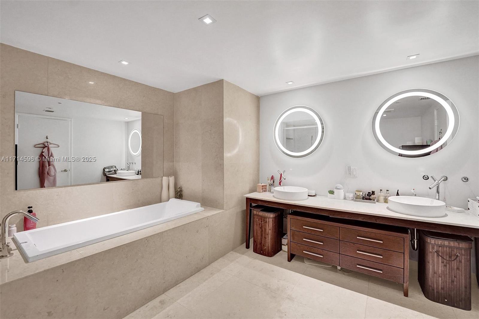 ICON BRICKELL NO TWO - Residential