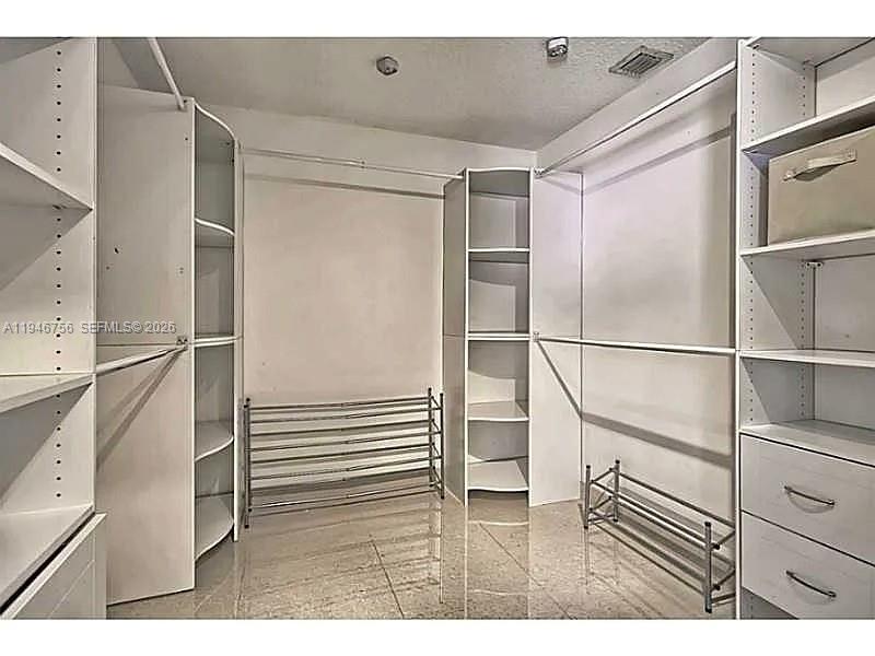 DORAL ISLES-ANTILLES - Residential