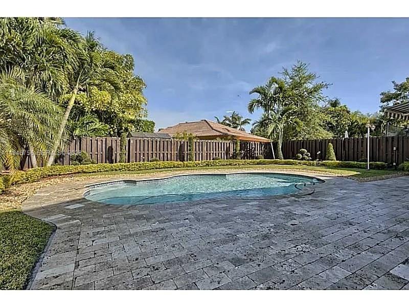 DORAL ISLES-ANTILLES - Residential