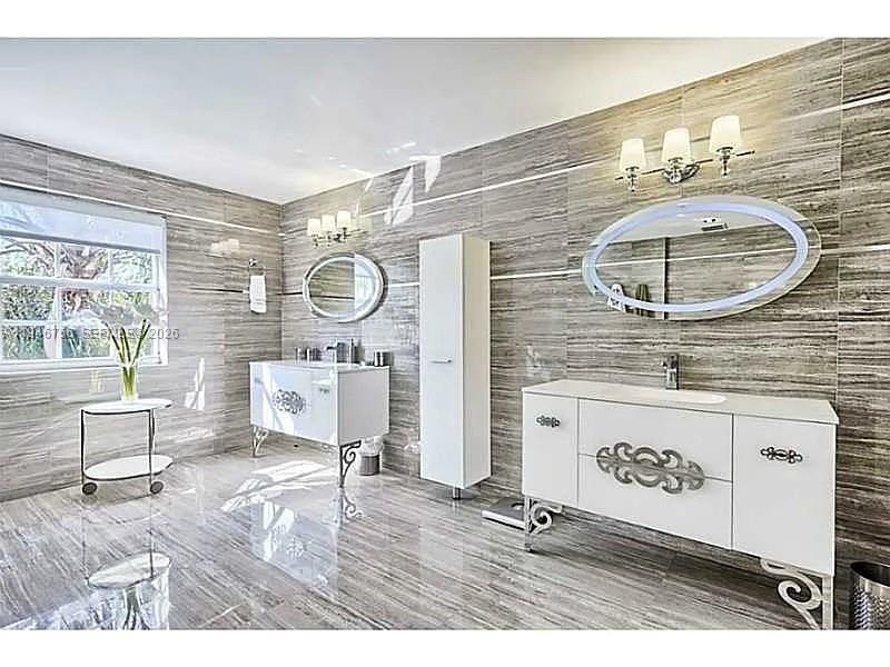 DORAL ISLES-ANTILLES - Residential