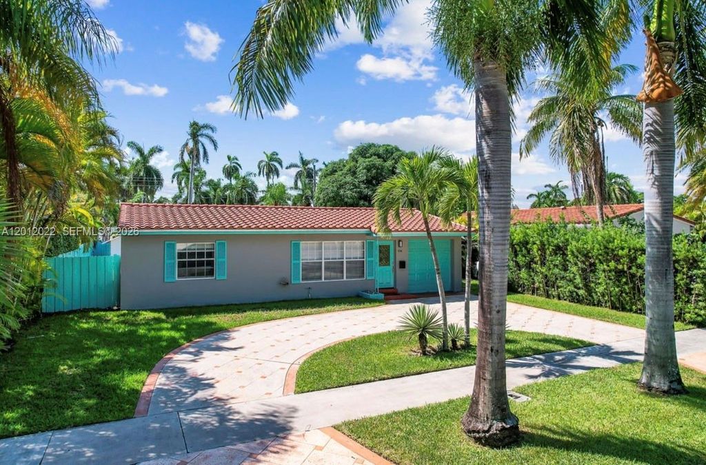 Photo of 906 NE 4th St, Hallandale Beach, FL 33009 (MLS # A12012022)
