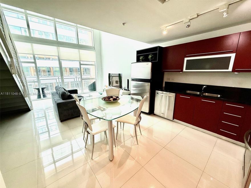 Beautifully furnished 1 bedroom, 1.5 bath condo in Vizcayne South, ideally located in the heart of Downtown Miami. This elegant unit features porcelain floors throughout, an open layout, and a spacious balcony with city views.
The modern kitchen boasts stainless steel appliances, granite countertops, and Italian cabinetry. The primary suite includes a large walk-in closet and a luxurious bathroom. A stylish powder room and in-unit washer/dryer add convenience.
The building offers unmatched resort-style amenities, as four swimming pools and lush sundeck with bay views, full spa with sauna, steam room, and cold plunge, large fitness center with yoga and aerobics studios, clubhouse, movie theater, business center, and game room. 
Thats a MUST SEE!!