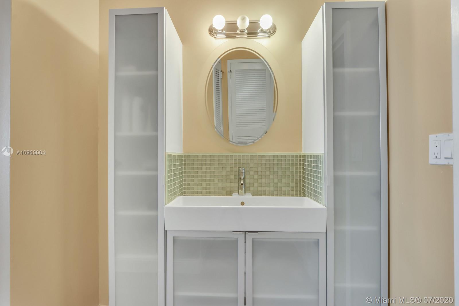 PARKER PLAZA ESTATES COND - Residential Lease