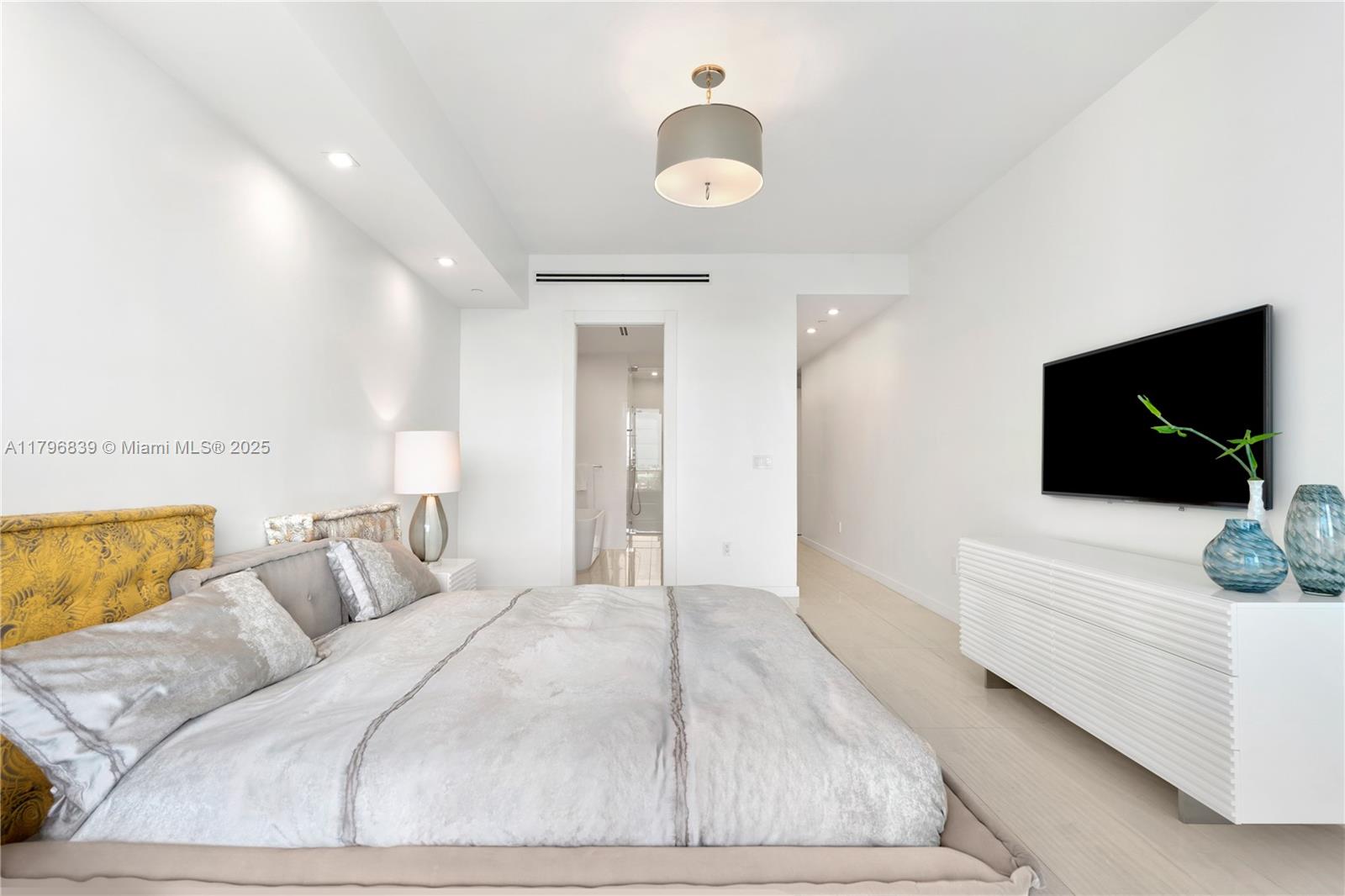 Continuum on South Beach - Residential