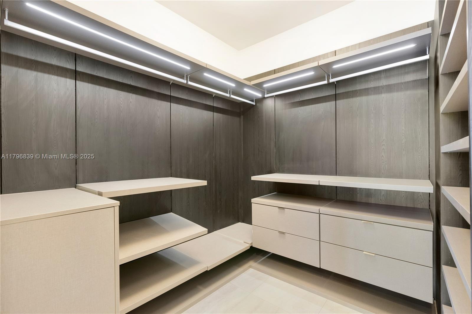 Continuum on South Beach - Residential