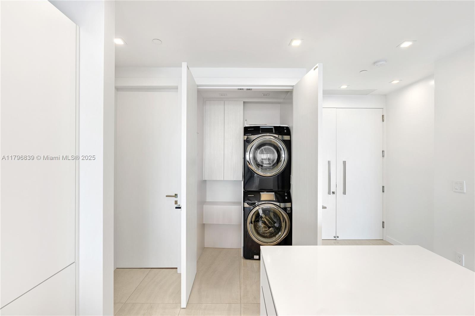 Continuum on South Beach - Residential