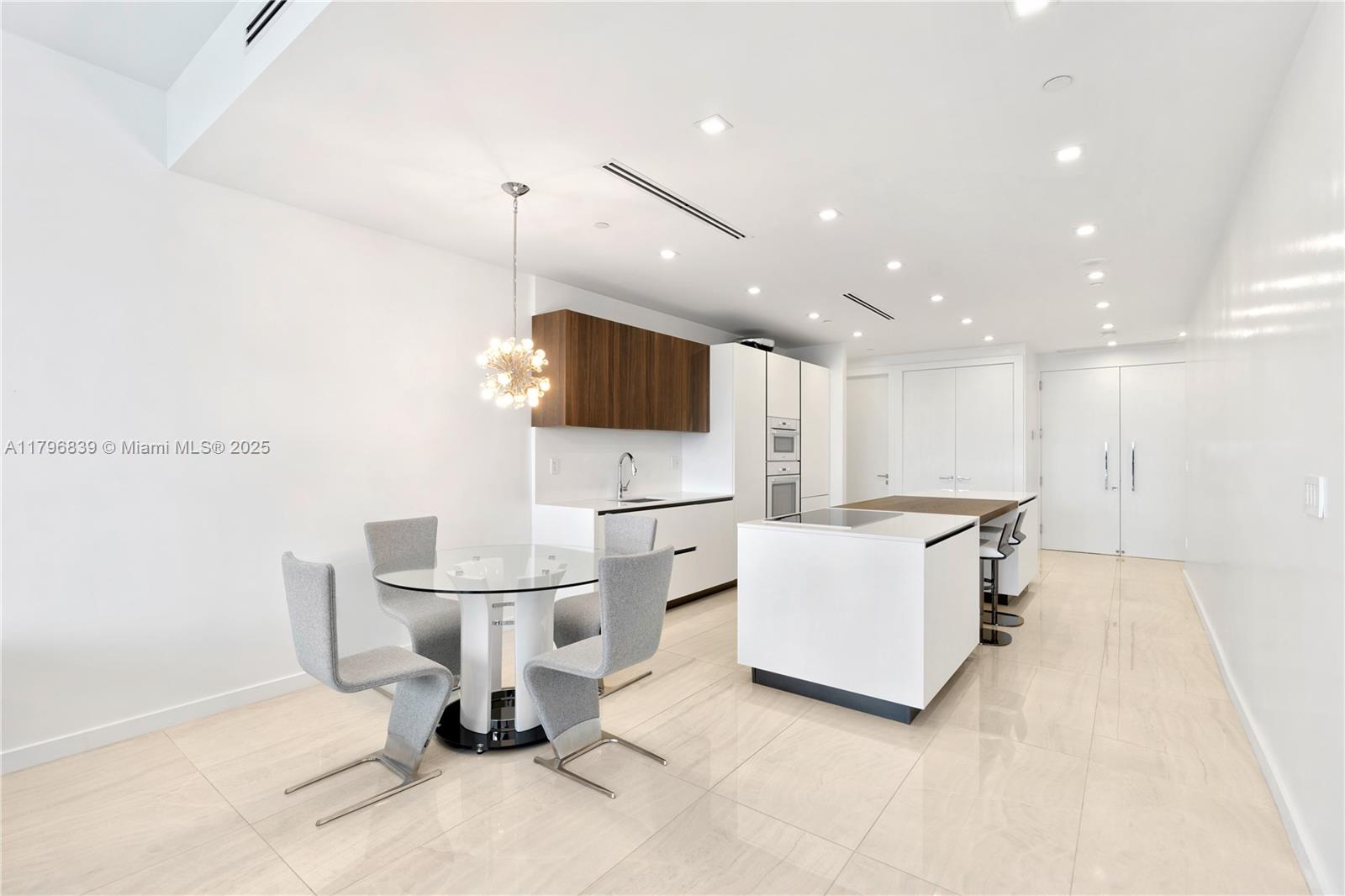 Continuum on South Beach - Residential