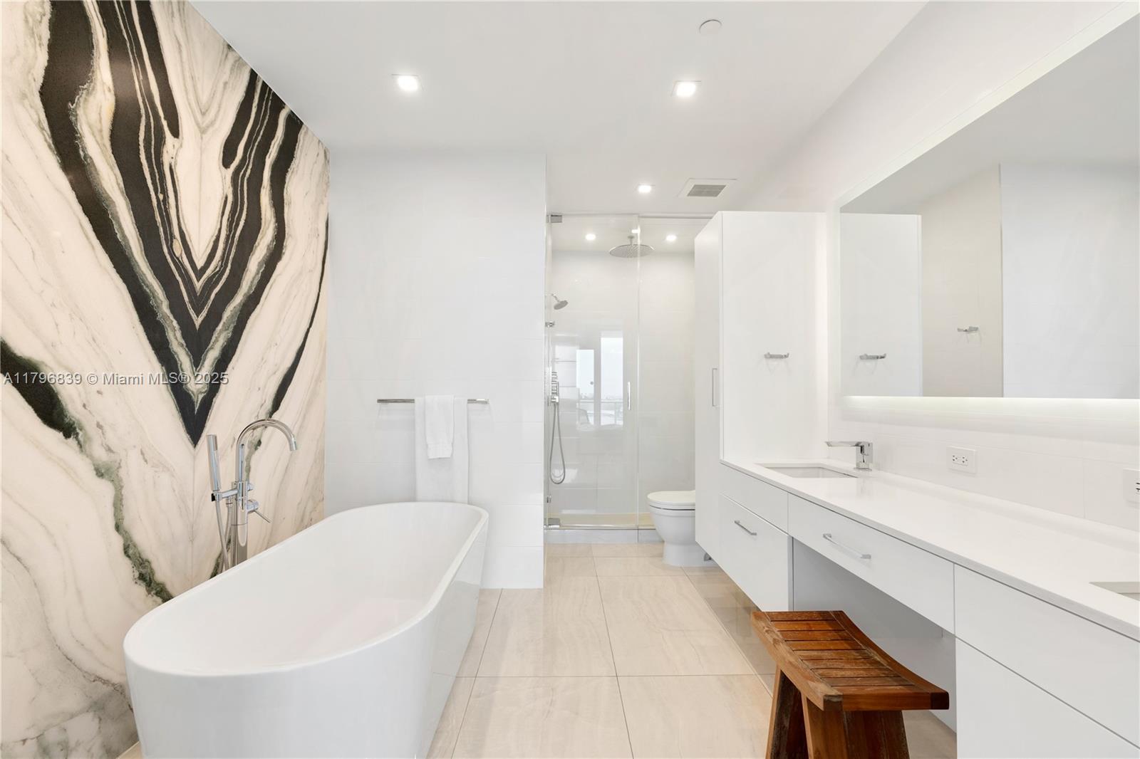 Continuum on South Beach - Residential