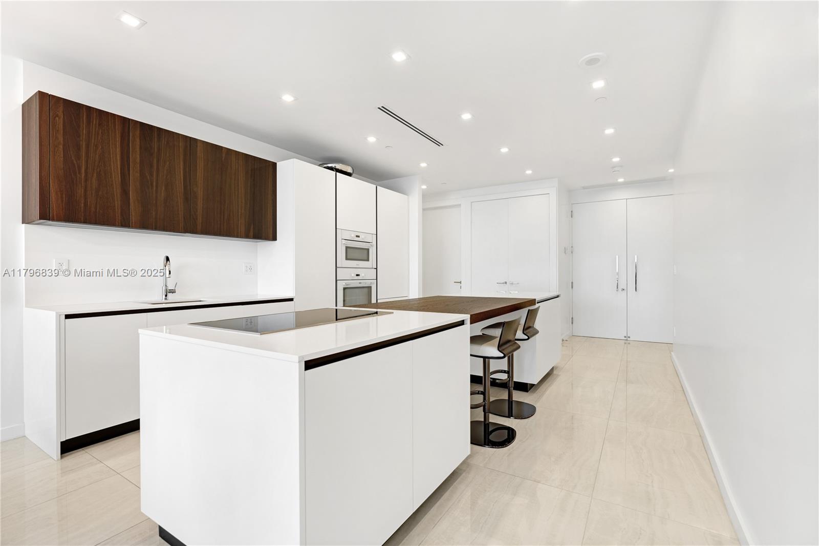 Continuum on South Beach - Residential