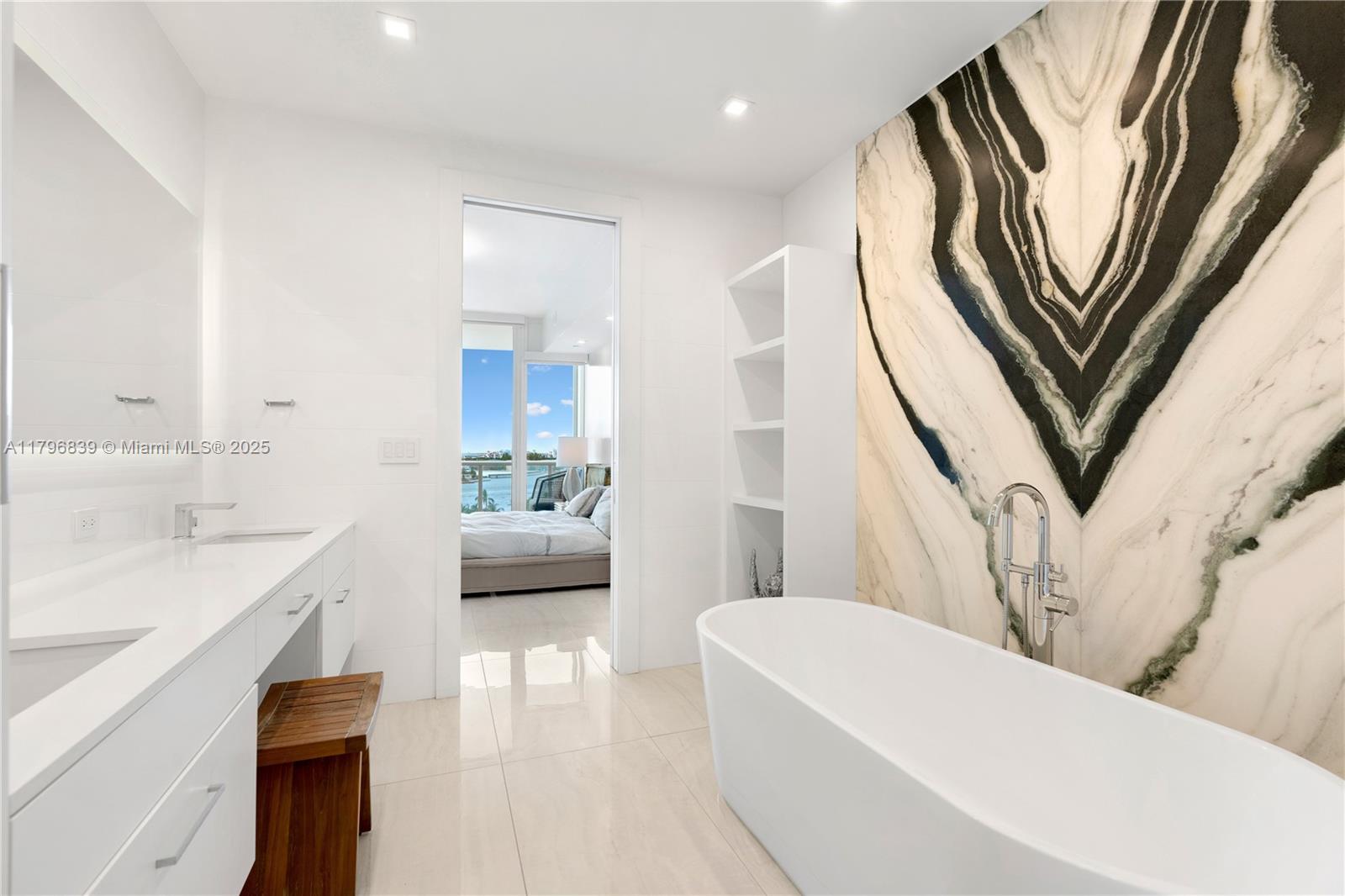 Continuum on South Beach - Residential