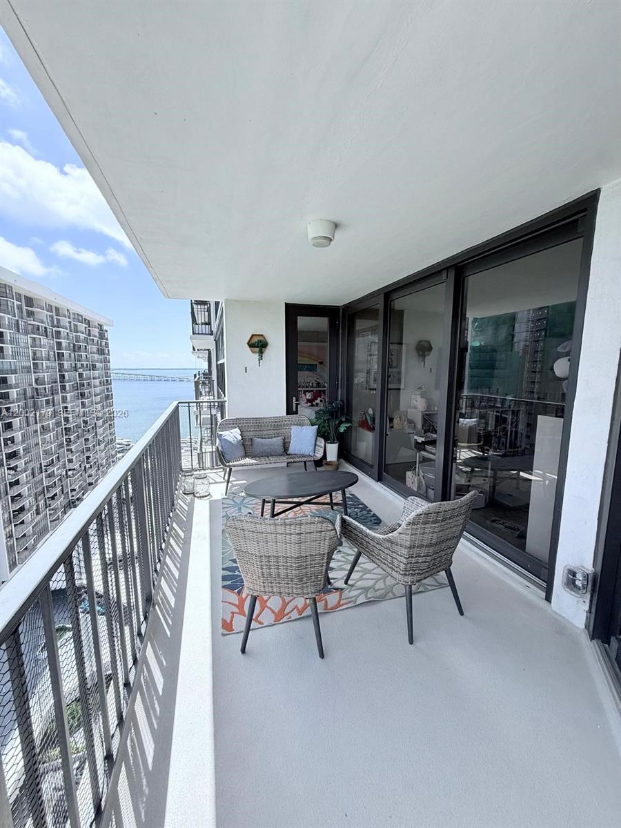BRICKELL PLACE CONDO - Residential Lease