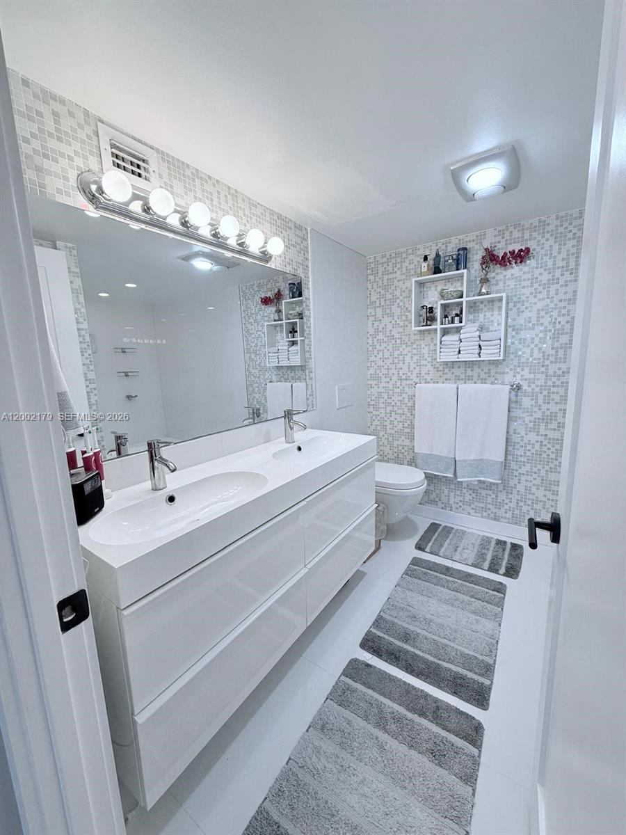 BRICKELL PLACE CONDO - Residential Lease