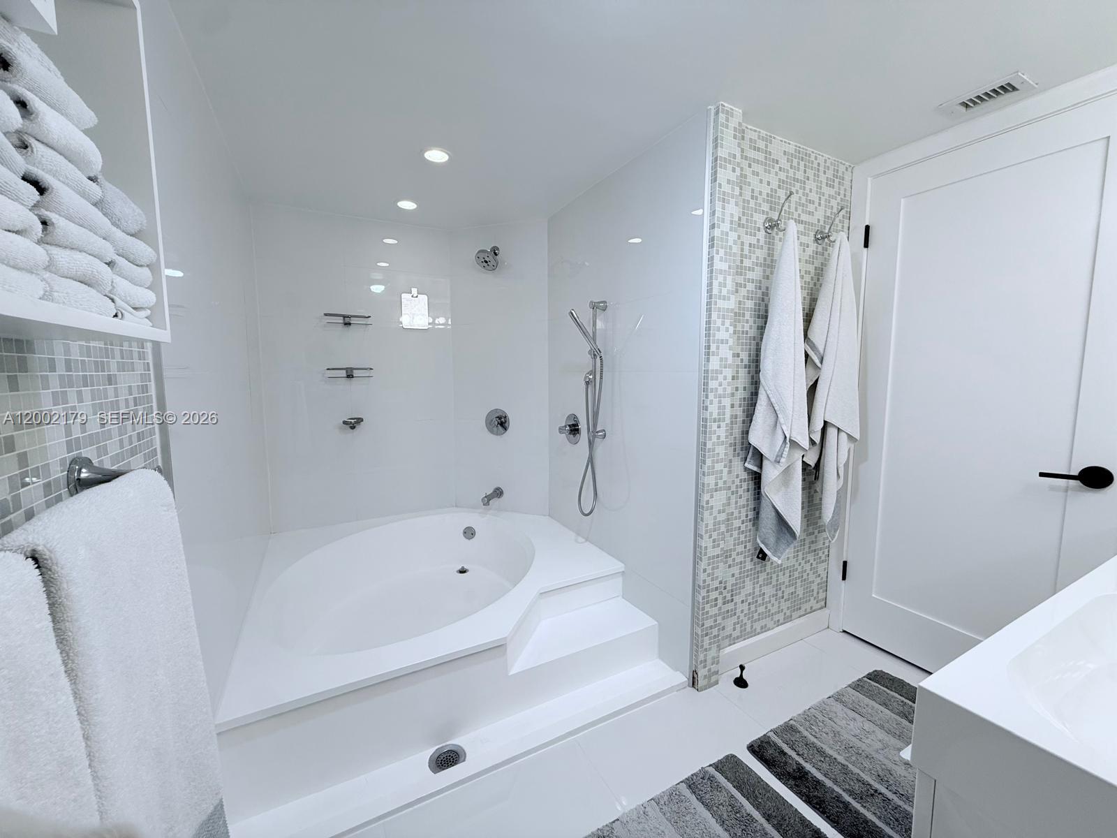 BRICKELL PLACE CONDO - Residential Lease