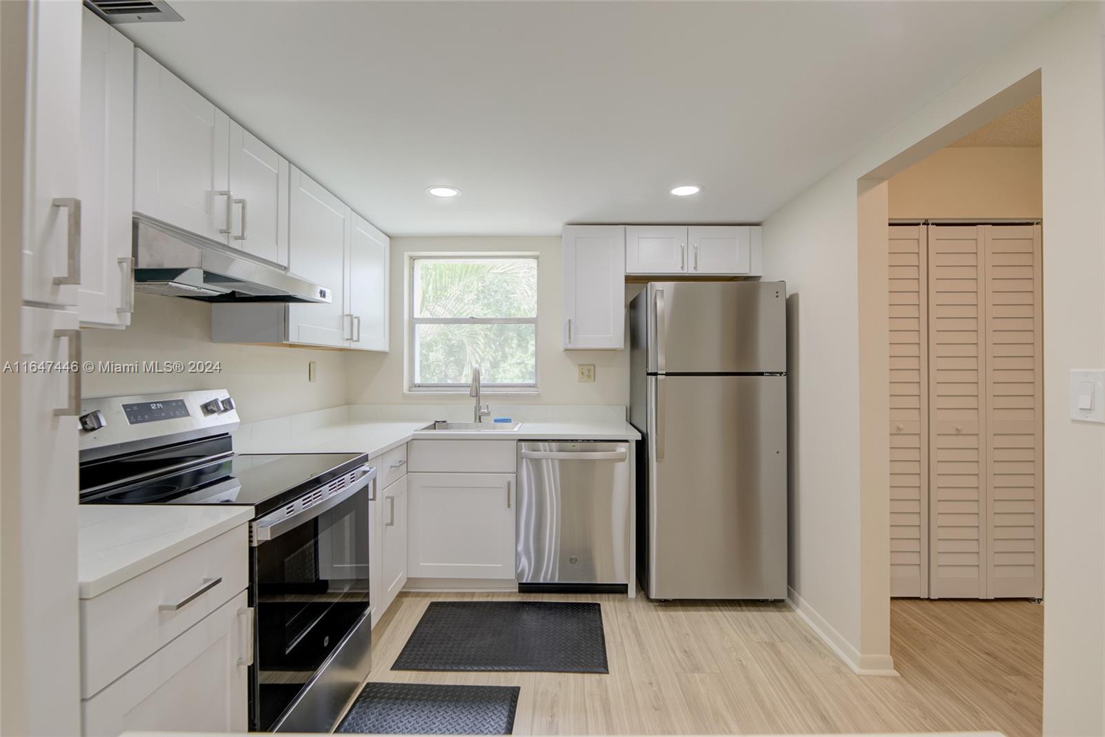View Davie, FL 33328 condo