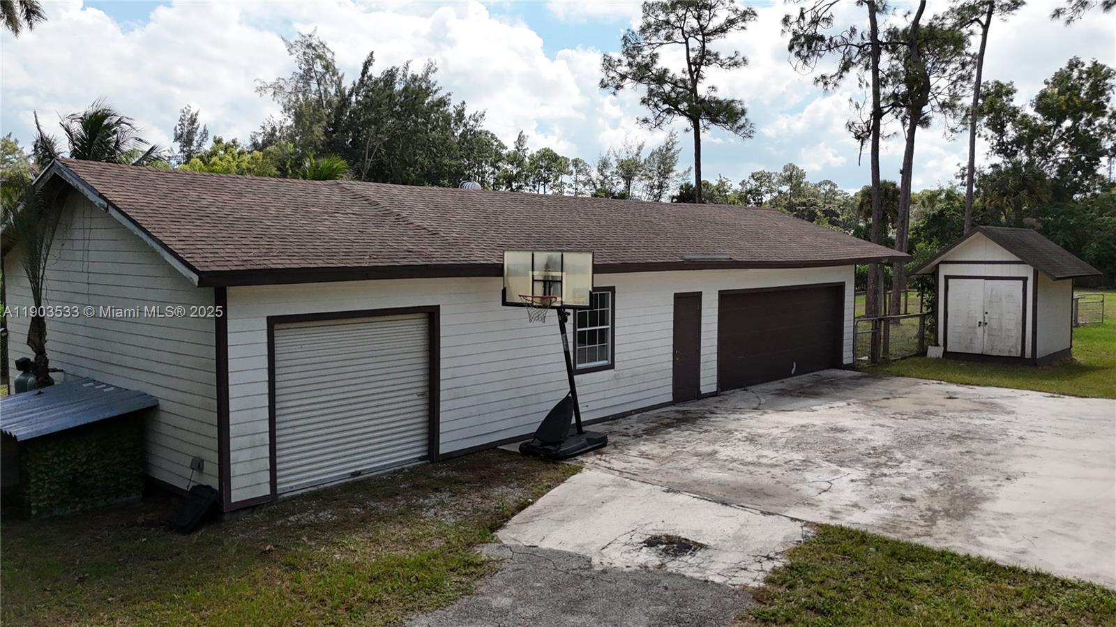 LOXAHATCHEE GROVES - Residential