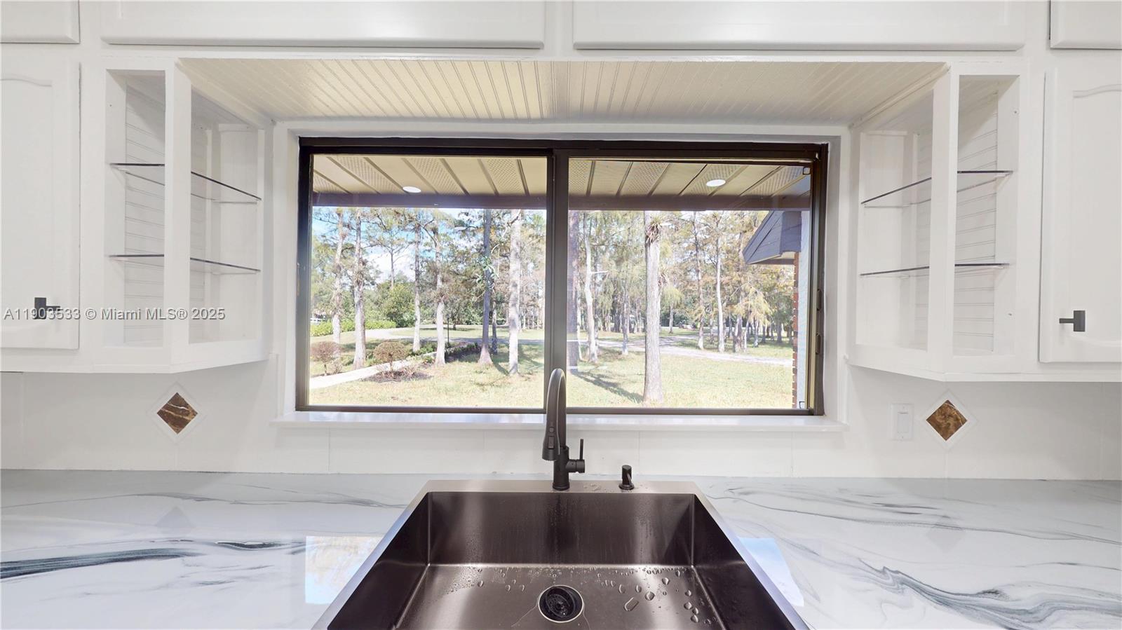 LOXAHATCHEE GROVES - Residential