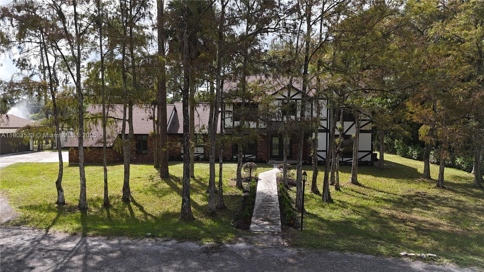 LOXAHATCHEE GROVES - Residential