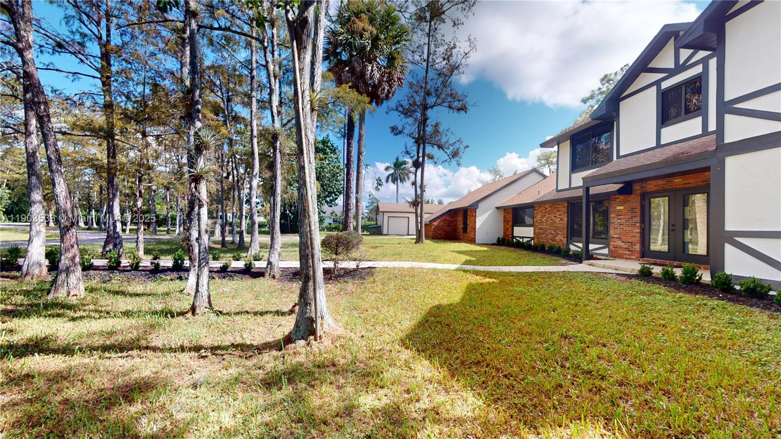 LOXAHATCHEE GROVES - Residential