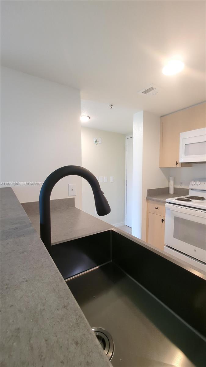 4220 San Marino Blvd 106