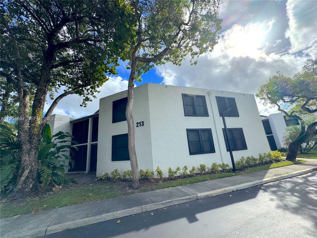 Photo of 213 Lake Pointe Dr #114, Oakland Park, FL 33309 (MLS # A11954894)