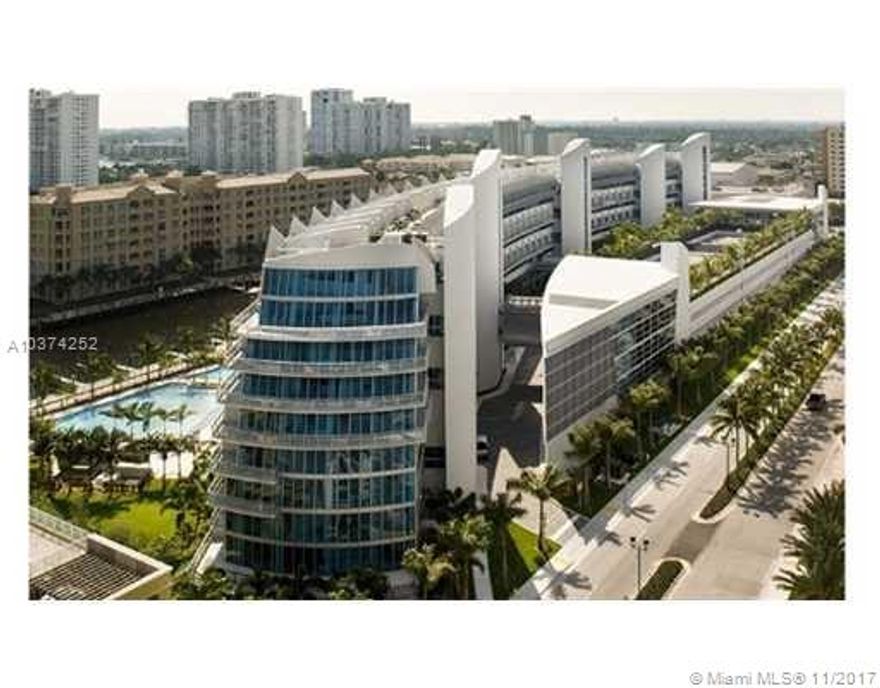 BEAUTIFUL UNIT IN THE HEART OF AVENTURA. GREAT BUILDING STEPS AWAY FROM PUBLIX, RESTAURANTS AND AVENTURA MALL. TILE THROUGHOUT THE UNIT. VERY LUMINOUS.