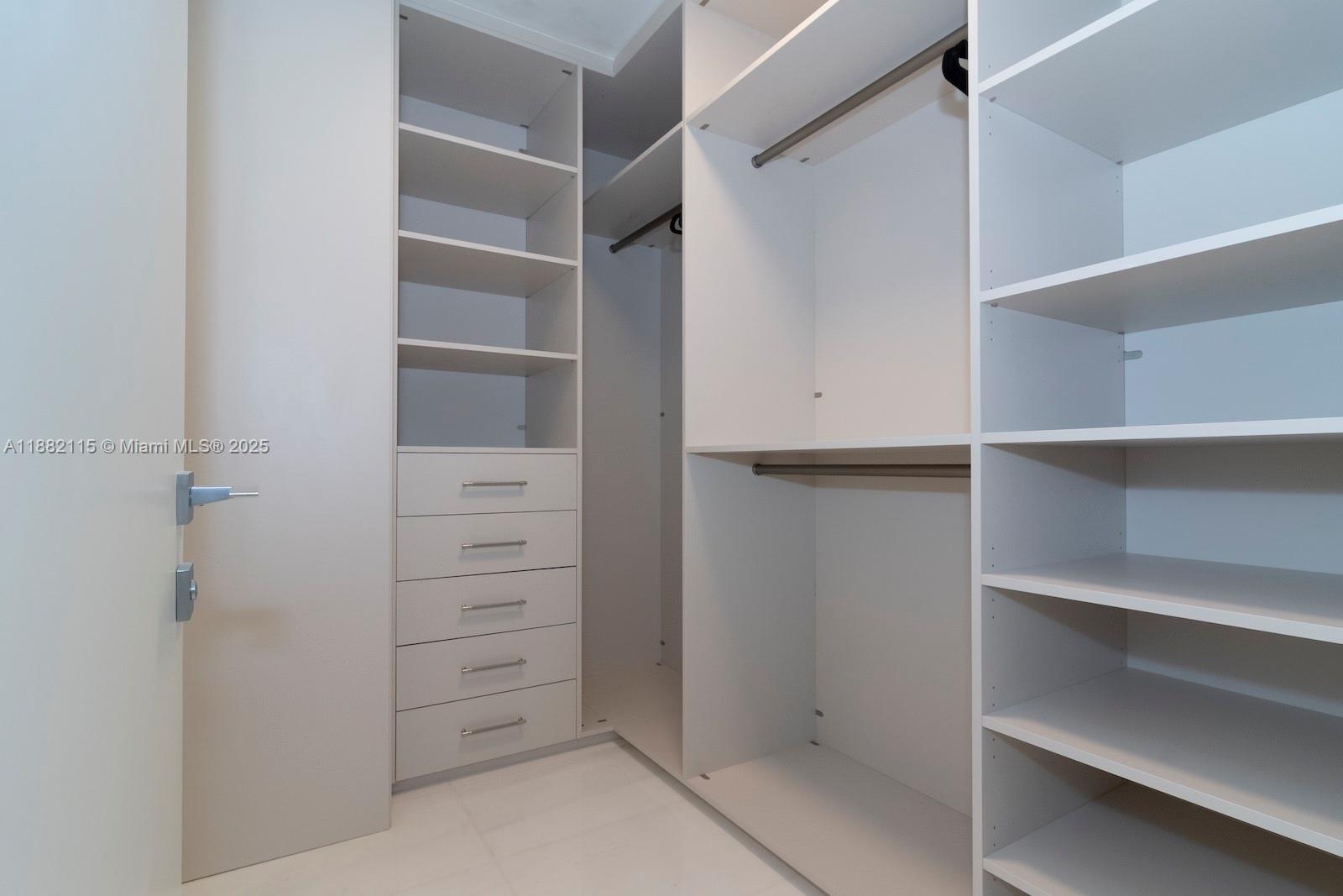 ASTON MARTIN RESIDENCES - Residential