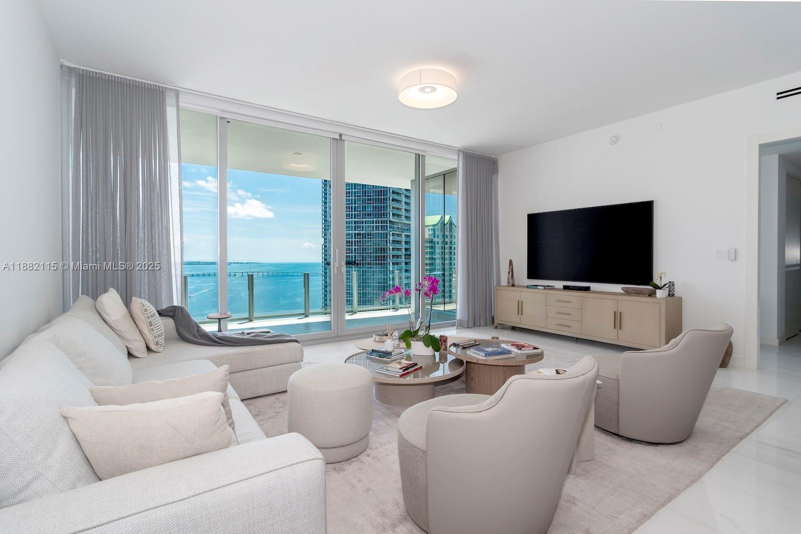 ASTON MARTIN RESIDENCES - Residential