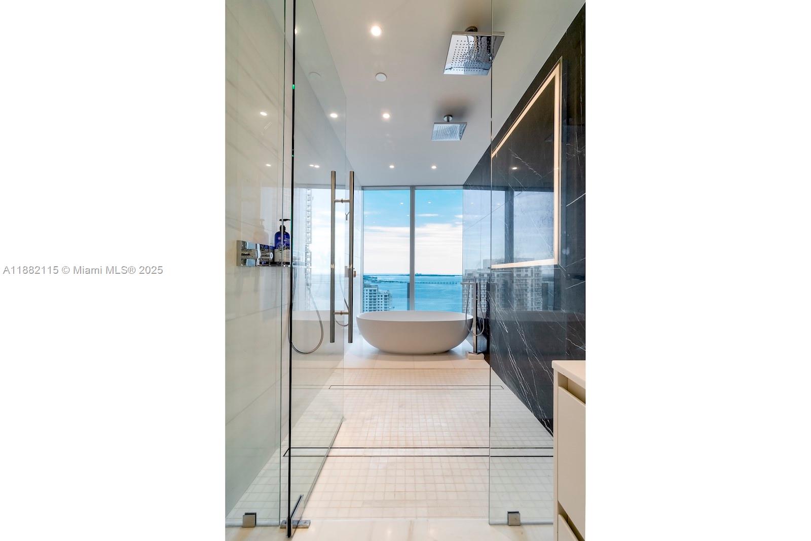 ASTON MARTIN RESIDENCES - Residential