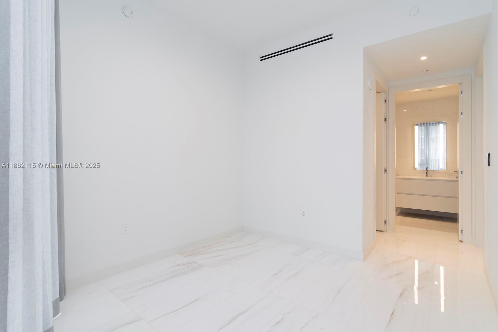 ASTON MARTIN RESIDENCES - Residential