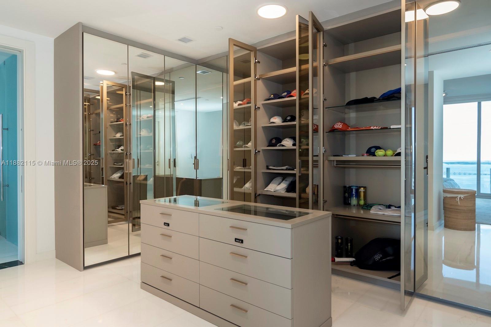 ASTON MARTIN RESIDENCES - Residential
