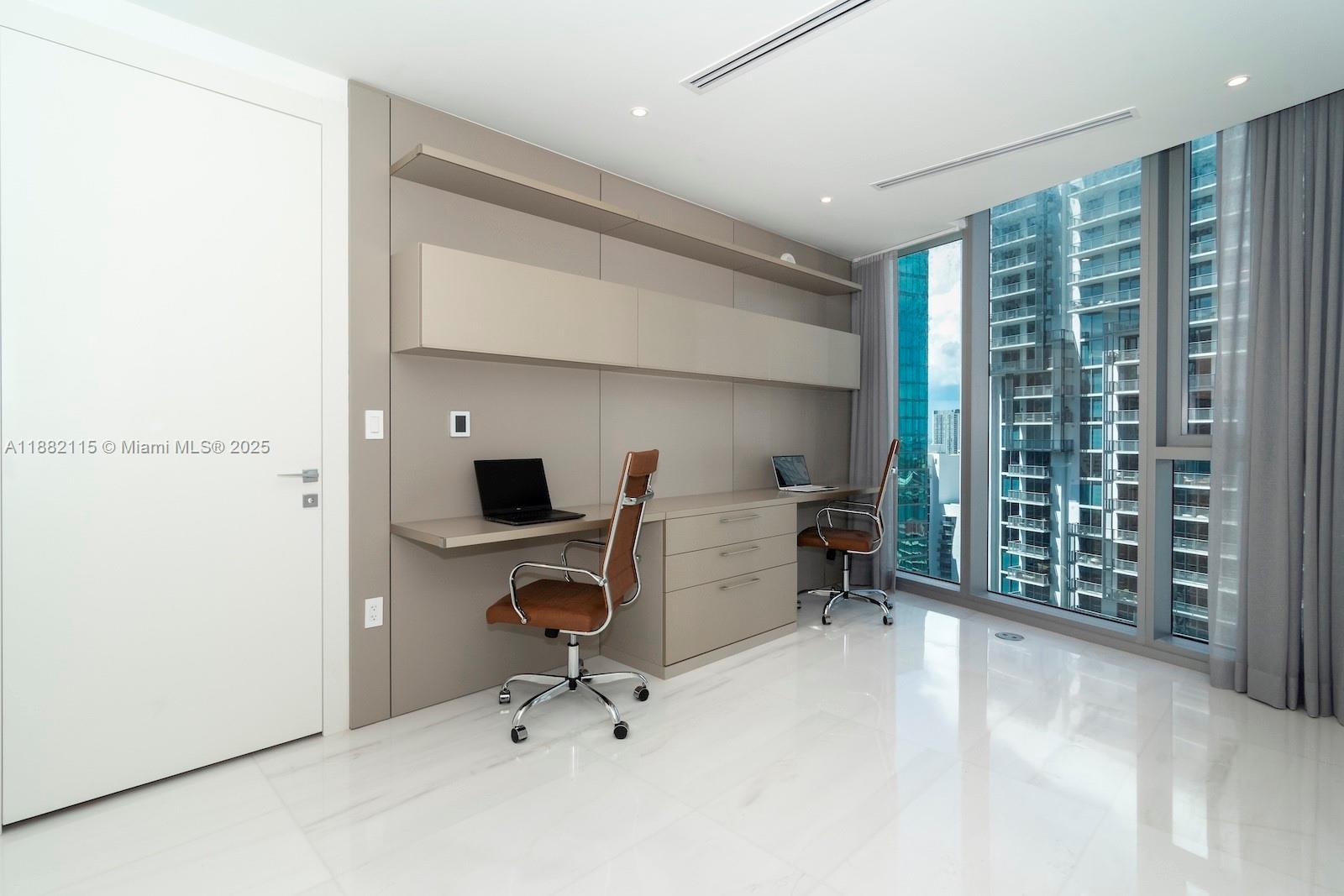 ASTON MARTIN RESIDENCES - Residential