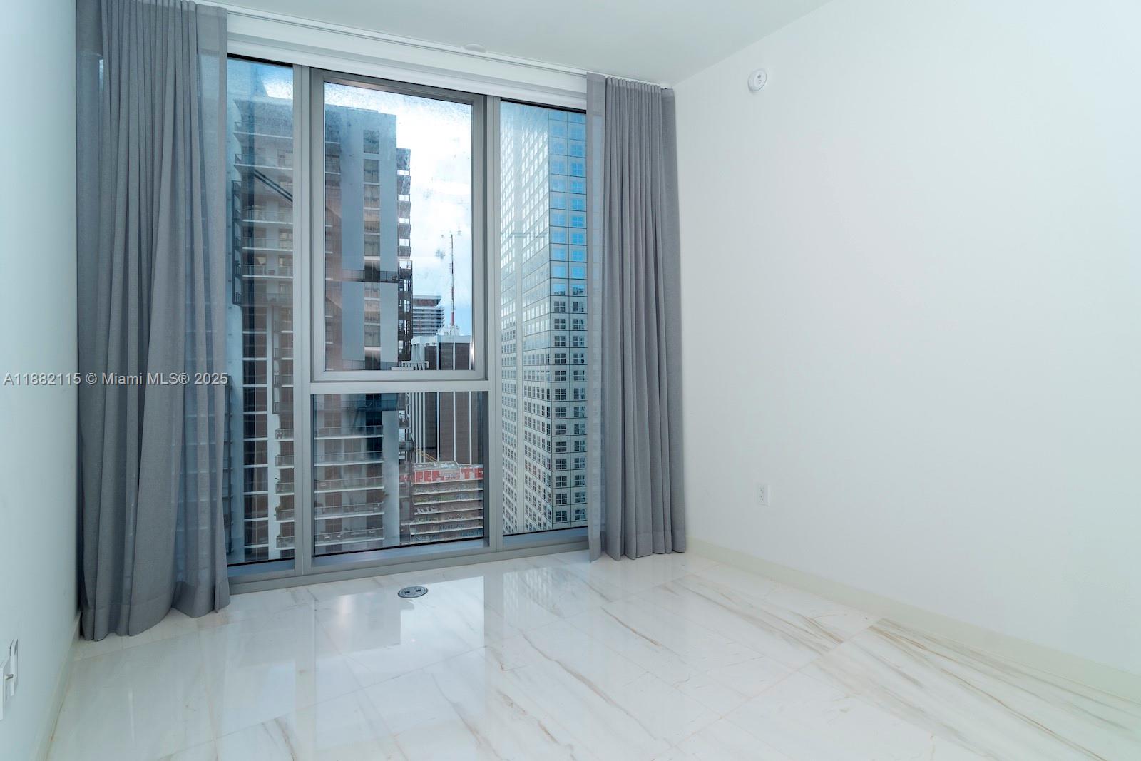 ASTON MARTIN RESIDENCES - Residential