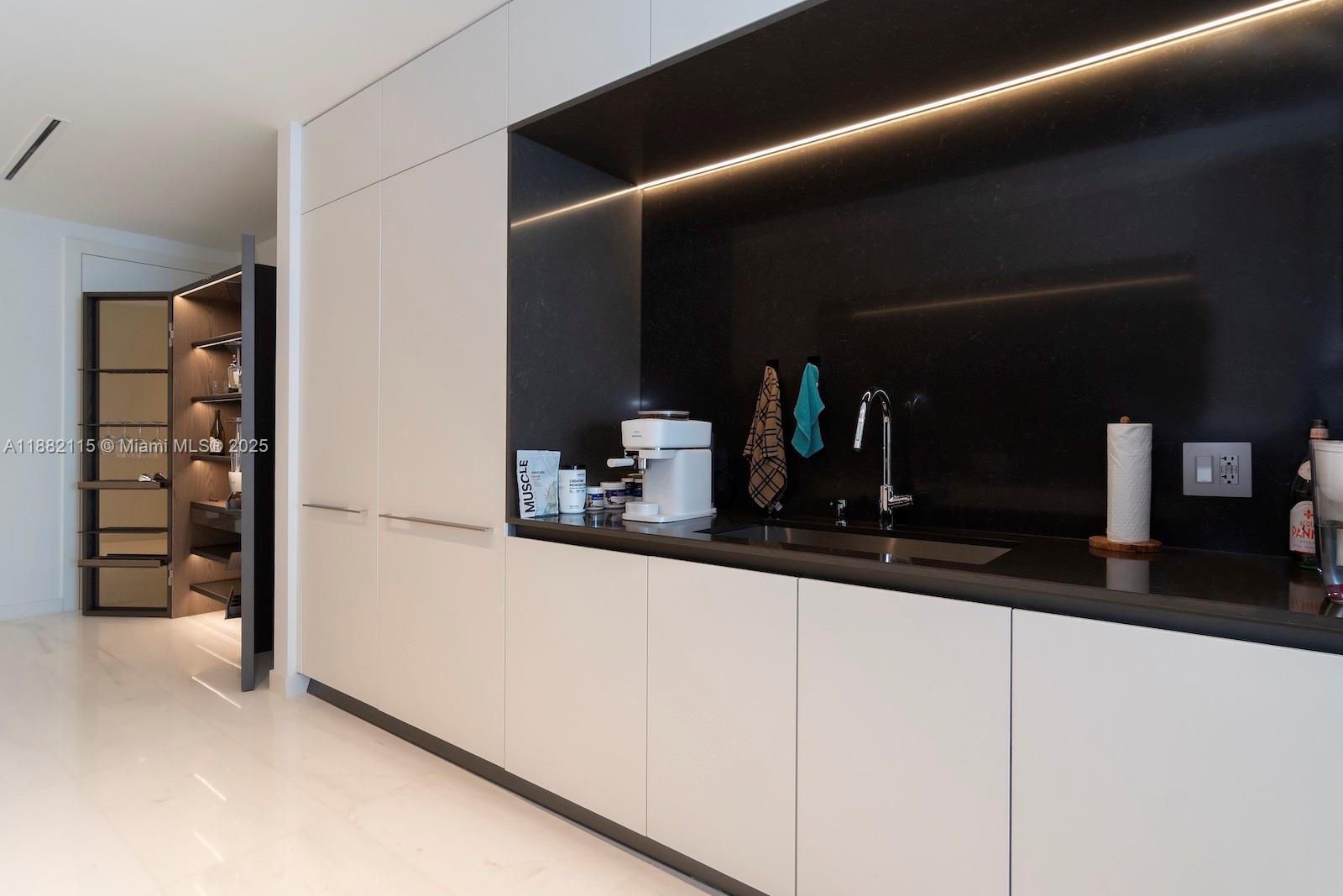 ASTON MARTIN RESIDENCES - Residential